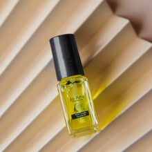 Load image into Gallery viewer, White Camellia Essential Oil - 5ml
